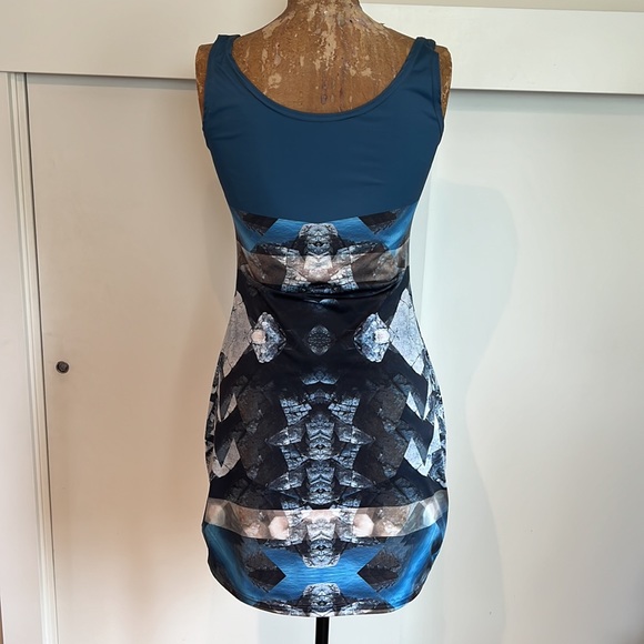 Geometric bodycon festival dress - breathable stretchy - Picture 5 of 9